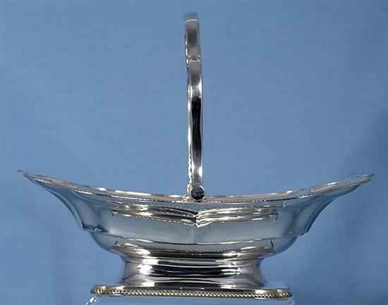 An Edwardian silver cake basket, by Atkin Brothers, length 268mm, weight 22.4oz/698grms.